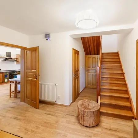 Villa Charming With Internet Varvazov